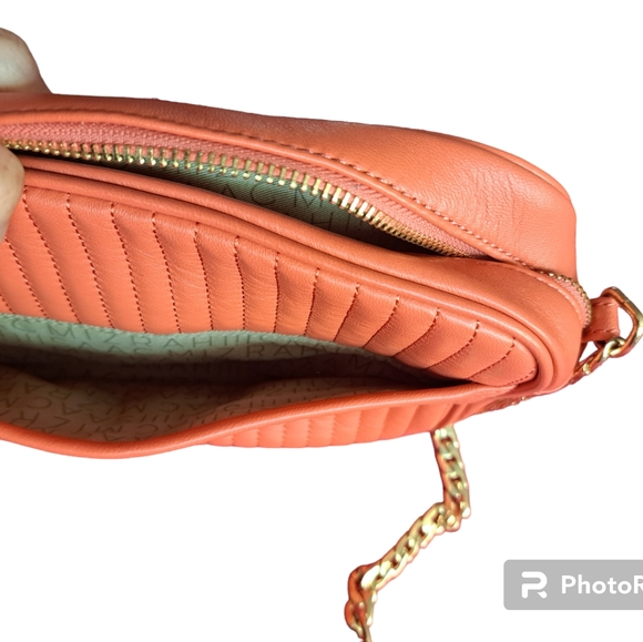 Brand new and without tags Isaac Mizhari purse with tassle and partial chain str - Picture 4 of 13